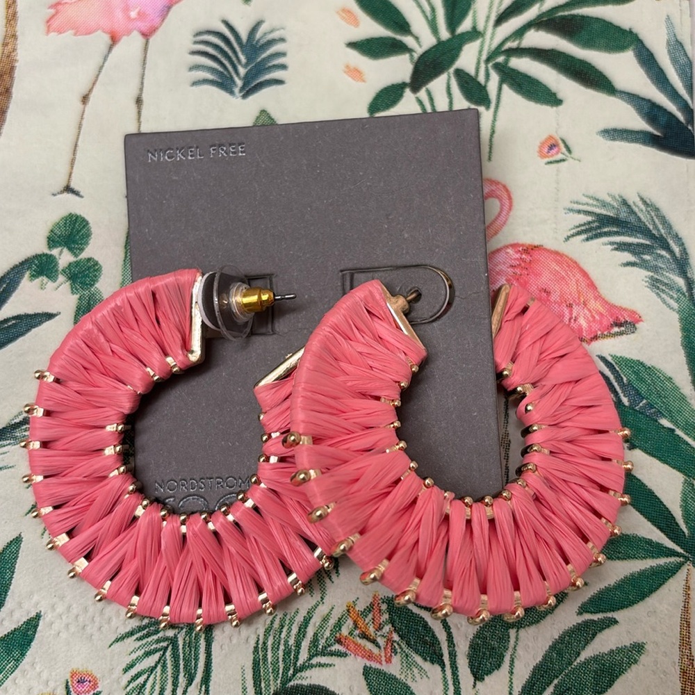 NWT never worn Nordstrom Rack fashion earrings. Coral color
